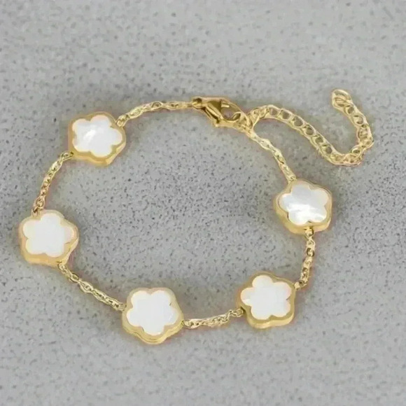 Camille Flower Bracelet in Pearly White - Picture 1 of 2